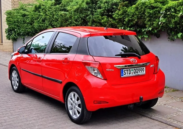 Toyota Yaris cena 18999 przebieg: 240000, rok produkcji 2013 z Szczecin małe 106